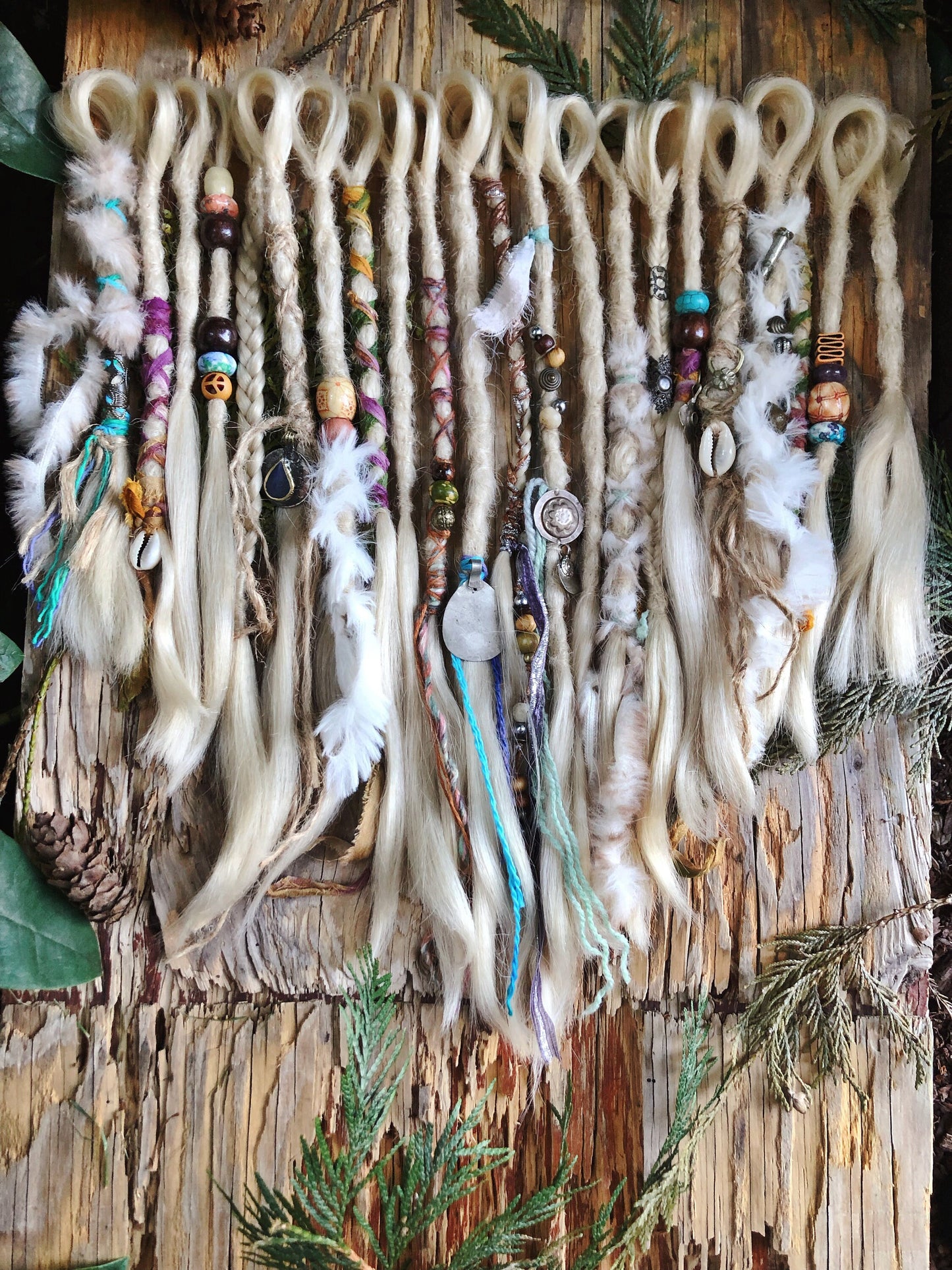 Set of 22 Short Blonde Synthetic Dreadlock Extensions + Decorations