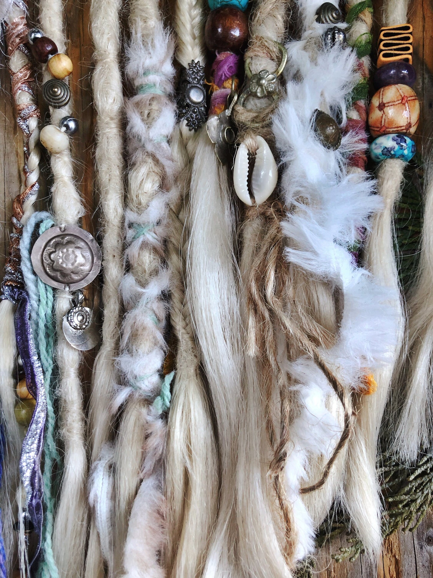 Set of 22 Short Blonde Synthetic Dreadlock Extensions + Decorations