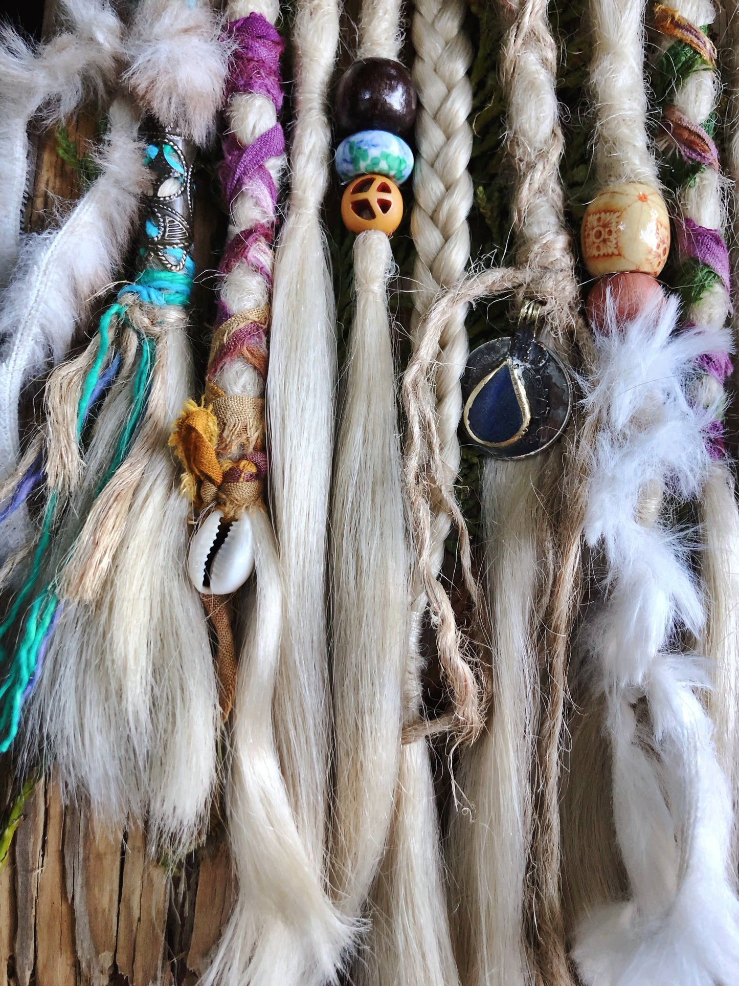 Set of 22 Short Blonde Synthetic Dreadlock Extensions + Decorations