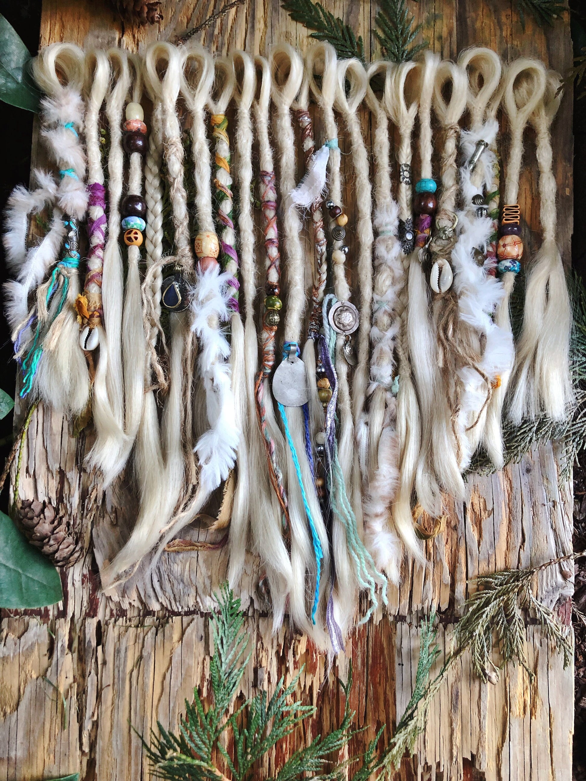 Set of 22 Short Blonde Synthetic Dreadlock Extensions + Decorations