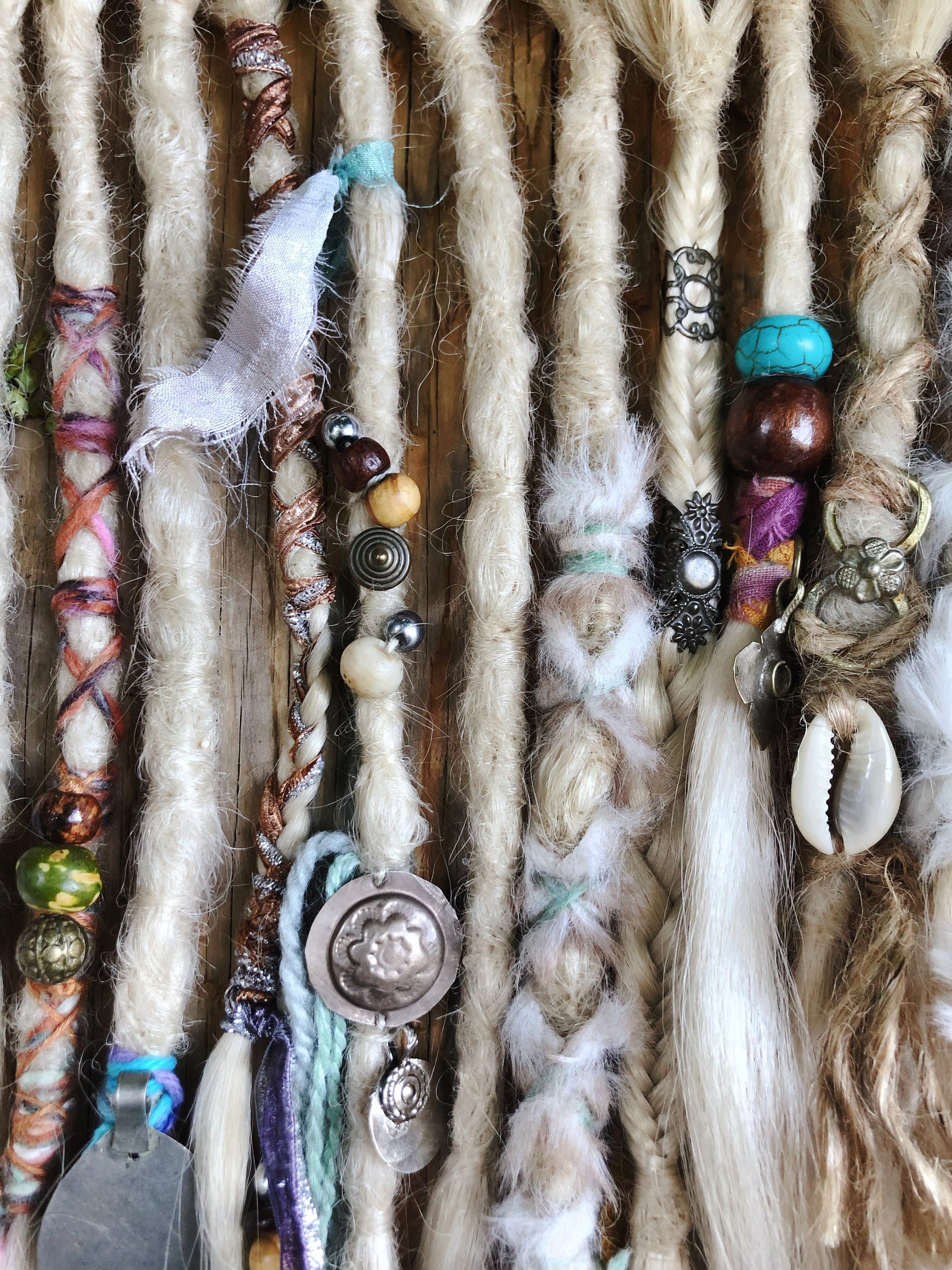 Set of 22 Short Blonde Synthetic Dreadlock Extensions + Decorations